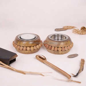 Bougeoir T-Light en bois fabriqué à la main avec design sculpté, accent de décoration rustique pour salle à manger et chambre à coucher - Product Image 6