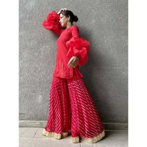 Ensemble de costume en mousseline de soie rouge pour femmes avec manches bouffantes, taille XS, matière crêpe - Product Image 5