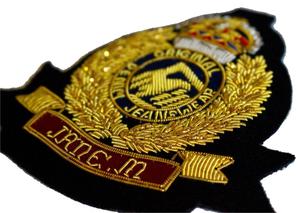 Patch brodé personnalisé en fil doré pour uniforme scolaire, à prix abordable - Product Image 6