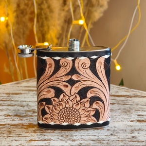 New Best Selling Luxury Floral Hand Tooled Leather Checkered Pattern Premium Hip Flask Holder Case Personalized Hip Flask - Product Image 2