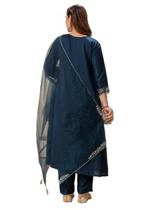 Salwar Kameez en Mélange de Soie Bleu Foncé avec Dupatta Brodé, Tenue Traditionnelle pour Femme, Longueur Cheville, Style Indien et Pakistanais, Prêt-à-porter - Product Image 2