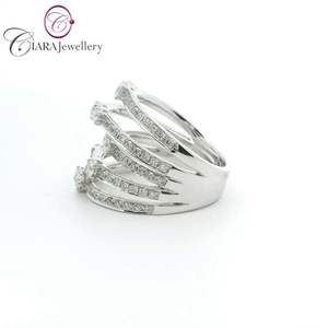 Bague de cocktail classique en or massif 18 carats blanc/jaune de haute qualité, sertie de diamants naturels, pour fiançailles, mariage, fête, anniversaire - Product Image 2