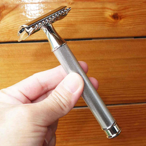 Rasoir de sécurité classique en acier inoxydable, rasoir de sûreté à double tranchant réutilisable en laiton à long manche, rasoir de sûreté à long manche pour le soin de la peau - Product Image 3