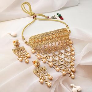 Parure de bijoux indienne classique pour femme, idéale pour mariage, fiançailles, anniversaire, fête, en alliage plaqué or de haute qualité avec cristaux verts traditionnels - Product Image 1