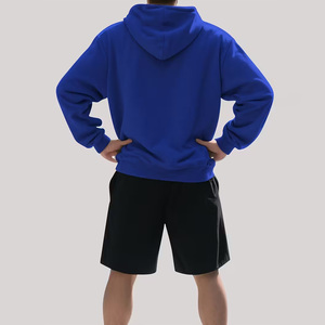 เสื้อสเวตเตอร์มีฮู้ดสีน้ำเงินล้วนสำหรับผู้ชายพร้อมกางเกงขาสั้นสีดำชุดกีฬาลำลองสวมใส่ในฤดูใบไม้ร่วง - Product Image 2