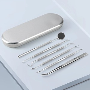 Kit de 4 outils de nettoyage dentaire manuels en acier inoxydable : gratte-dents, miroir buccal, pince, sonde dentaire, instrument de soin dentaire - Product Image 3