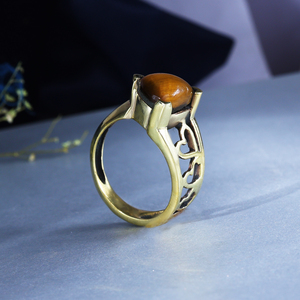 Anillo de Mujer con Piedra Natural de Ojo de Tigre, Bañado en Oro de 18K, con Diseño de Corazón Recortado - Product Image 3