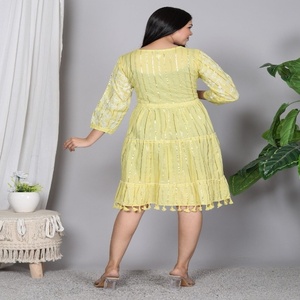 Vestido Túnica NIYANI Chic en Amarillo Limón, de Algodón, con Mangas Tres Cuartos, Bordado Floral, Diseño en Capas, Lavable, para Playa, Fiestas y Uso Diario - Product Image 4