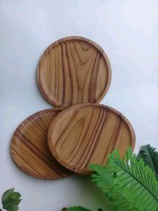 Plato de madera premium con superficie lisa para servir comida con elegancia y decorar la mesa - Product Image 6