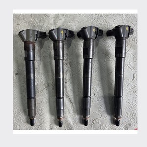 Juego de 4 inyectores de combustible compatibles con Hyundai Kia D4CB CRDI, inyectores de combustible diésel 33800 W0290, piezas de automóvil coreanas usadas - Product Image 3