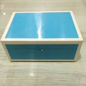 Exclusivo Pin Decorativo Caulfield de Hueso y Madera, Joyería Hecha a Mano, Modelo LMA560 por LAMETIERARTZ de Uttar Pradesh - Product Image 3