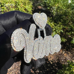 Pendentif de nom en argent sterling 925 plaqué rhodium pour femme, avec breloques en forme de cœur et lettre, serties de moissanite VVS de luxe - Product Image 2