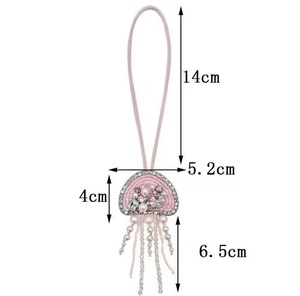 Pendentif Méduse Perlé Fait Main avec Perle Rose, Breloque en Cristal, Cordon à Pompon, Design Vintage Unisexe, Alliage de Zinc Brodé - Product Image 1