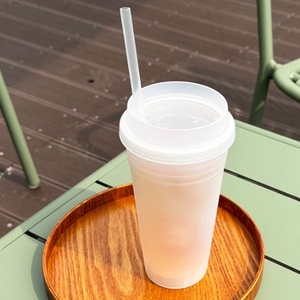 Gobelet réutilisable innovant à double paroi 470 ml (16 oz) en PP, anti-condensation, pour boissons chaudes et café. - Product Image 4