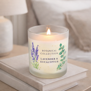 Bougie parfumée élégante et luxueuse en cire de soja écologique, senteur botanique lavande et eucalyptus, dans un bocal en verre, pour Noël et Diwali - Product Image 1