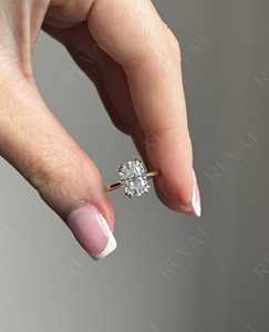 Anillo de compromiso solitario con diamante cultivado en laboratorio de 2.50 quilates, corte cojín alargado, certificado IGI, con engaste de doble garra. - Product Image 4