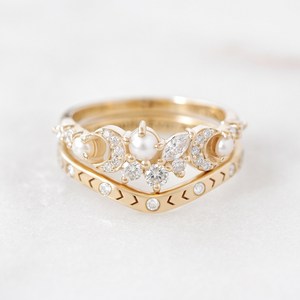 Bague de mariage en or 14 carats avec diamant de laboratoire, motif flèches courbées, chevron en V, bague d'éternité délicate, bijou de côté, cadeau d'anniversaire - Product Image 2