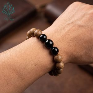 สร้อยข้อมือไม้กฤษณาแท้ ทำด้วยมือในเวียดนาม AL-SB-0004-12 ประดับด้วยลูกปัดไม้กฤษณาธรรมชาติ 13 เม็ด และลูกปัดปะการัง 4 เม็ด ขนาด 12 มม. - Product Image 3