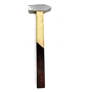 Marteau en acier à haute teneur en carbone pour artisanat métallique avec manche en bois bicolore (tête de 300 grammes) - Product Image 1