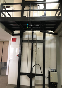 Meilleur fournisseur avec élévateur de cargaison hydraulique de 500kg et 4M de hauteur pour entrepôt Rail de guidage vertical Ascenseur de cargaison Garantie 1 an au Vietnam - Product Image 4