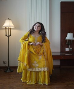 Salwar Kameez Dupatta de Seda Amarilla Bordada para Mujer, Ropa Tradicional India y Pakistaní, Largo hasta el Suelo, Corte Holgado 82842 - LM -15 - Product Image 1