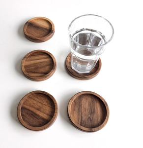 แผ่นรองแก้วไม้กระถินทรงกลมสำหรับน้ำและน้ำผลไม้ ของตกแต่งโต๊ะ - Product Image 1