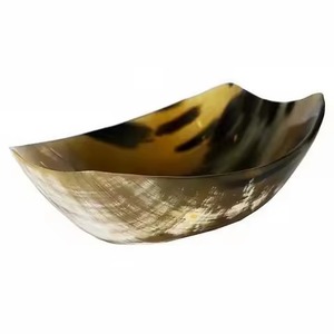Bol en corne de buffle artisanal de qualité supérieure avec design poli, élégant bol de service pour salades et en-cas, disponible à la vente - Product Image 2
