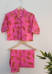 Conjunto de Pijamas de Algodón con Estampado de Tigre Rosa para Familia, Manga Corta, Cierre de Botones - Product Image 4