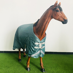 BRAND ZONE Manta de Invierno para Caballo de Forro Polar Impermeable Personalizada con 2 Correas para las Patas - Diseño de Cuello Estándar - Product Image 5