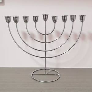 Elegante Menorá de Metal Hecha a Mano con Diseño de Árbol de Nueve Ramas, Candelabro Artístico Judío para Hanukkah - Product Image 6