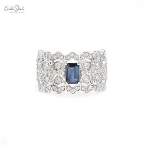 Bague en or blanc massif 14 carats avec saphir bleu véritable taille octogonale 6x4mm et grappe de diamants, bague statement pavée, bijoux certifiés IGI - Product Image 1