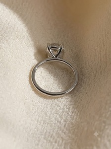 Bague de fiançailles classique en or avec diamant rond brillant cultivé en laboratoire pour femme, Shivay Star Diamond - Product Image 2
