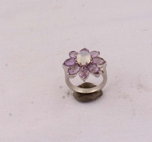 Anillo de Plata de Ley 925 con Bisel de Amatista Natural Arcoíris, Anillo de Boda para Mujer con Nueve Piedras Preciosas Púrpuras Genuinas, Febrero - Product Image 1