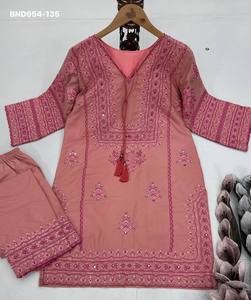 Conjunto Kurta de Algodón Pesado de Calidad Premium con Bordado y Trabajo Manual con Espejos Reales, Completamente Cosido, Estilo Plazzo-Short, Proveedor Indio - Product Image 6