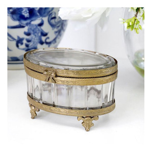 Boîtes à bijoux modernes en verre biseauté avec couvercle à charnières et détails en laiton |   Boîte à souvenirs élégante personnalisable faite à la main - Product Image 4