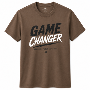 เสื้อยืดผู้ชายสีเหลืองมัสตาร์ด พิมพ์ลาย Game Changer ตัวอักษร คอกลม แขนสั้น ทรงปกติ สวมใส่สบาย ผ้าฝ้าย 100% ระบายอากาศได้ดี - Product Image 1