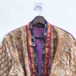 Robe longue kimono patchwork en soie pure style vintage pour femme, tenue de plage, peignoir, couvre-bikini, caractéristique thermique indienne - Product Image 3