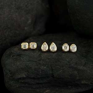 Boucles d'oreilles modernes serties de diamants, certifiées IGI, de laboratoire, taille Asscher, plaquées or, à fermoir poussoir - Product Image 6