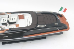 RIVA ISEO Pintado en Negro - Maqueta de Lancha Rápida de Madera Hecha a Mano para Colección, Regalo Empresarial Navideño Global, Estilo Náutico - Product Image 5