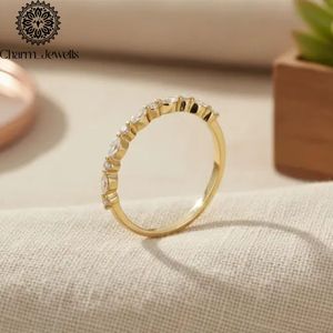 แหวนทองคำ 18K ประดับเพชรโมอิสซาไนต์ทรงลูกแพร์ ดีไซน์แบบ Eternity Band สำหรับผู้หญิง แหวนหมั้นคลาสสิก ขนาด 1.5 มม. 2.0 มม. 2.5 มม. จาก Charm_Jewells - Product Image 5