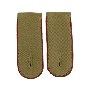Fournisseur en gros d'épaulettes de style officier général brodées et garnies de crinoline carmin pour uniforme de cérémonie - Product Image 1
