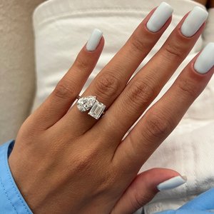 Anillo de diamantes cultivados en laboratorio con corte esmeralda y pera de 4 quilates Toi et Moi, anillo de dos piedras, certificado por IGI - Product Image 2