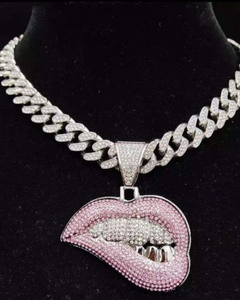 Pendentif Hip Hop rose incrusté motif lèvres, Collier chaîne cubaine Hip Hop, Pendentif Hip Hop en argent 925 bicolore, Idéal pour cadeaux - Product Image 1
