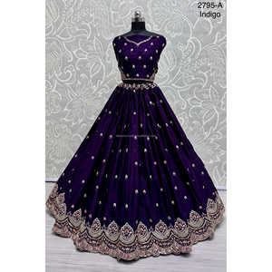 Collections de velours de vêtements de mariée indiens pour la mariée avec le travail de Zarkhan par Fabzone - Product Image 2