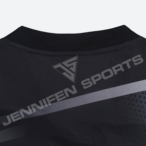 เสื้อยืดผู้ชายผ้าโพลีเอสเตอร์ 100% พิมพ์ลายแบบซับลิเมชั่น ระบายอากาศ แห้งเร็ว ใส่สบายสำหรับฤดูร้อน ทรงปกติ พิมพ์โลโก้ตามสั่ง น้ำหนัก 240 กรัม - Product Image 4