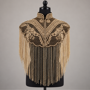 Châle de soirée vintage noir en résille, orné de perles, de paillettes et de franges, brodé, écologique, pour invitées de mariage et fêtes nuptiales - Product Image 1