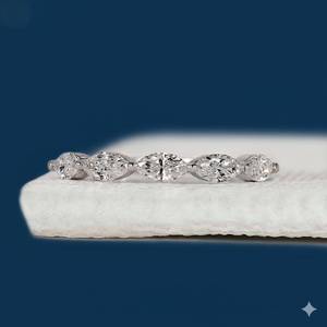 Bague demi-éternité minimaliste en moissanite taille marquise East West avec argent 925, cadeau de mariage, de fiançailles ou de fête pour votre partenaire - Product Image 1