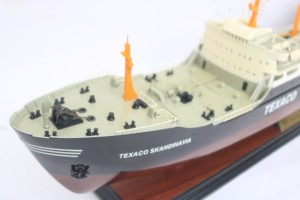 Citerne à pétrole TEXACO SKANDINAVIA |   Modèle de navire norvégien artisanal en bois pour les amateurs de navigation, décoration, cadeau d'affaires - Product Image 2