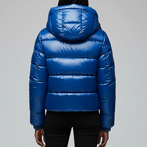 Veste matelassée essentielle pour femmes en hiver, tissu en nylon doux au toucher, veste matelassée pour femmes pour climat froid, polyester matelassé de qualité supérieure - Product Image 2