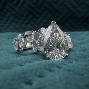 Anillo de Compromiso con Diamante en Forma de Pera de 15.08 CT, Certificado por IGI, en Oro Blanco de 18K, Joyería Fina de Lujo para Novias - Product Image 1